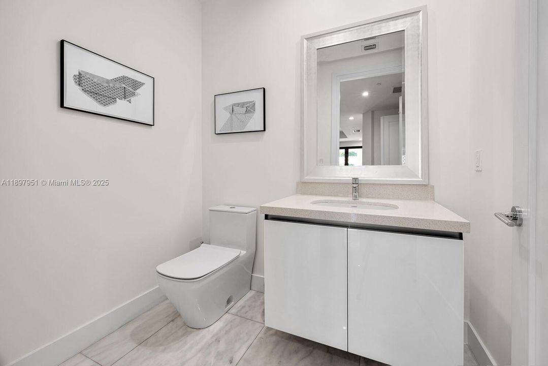 For Sale: $1,650,000 (2 beds, 2 baths, 1972 Square Feet)