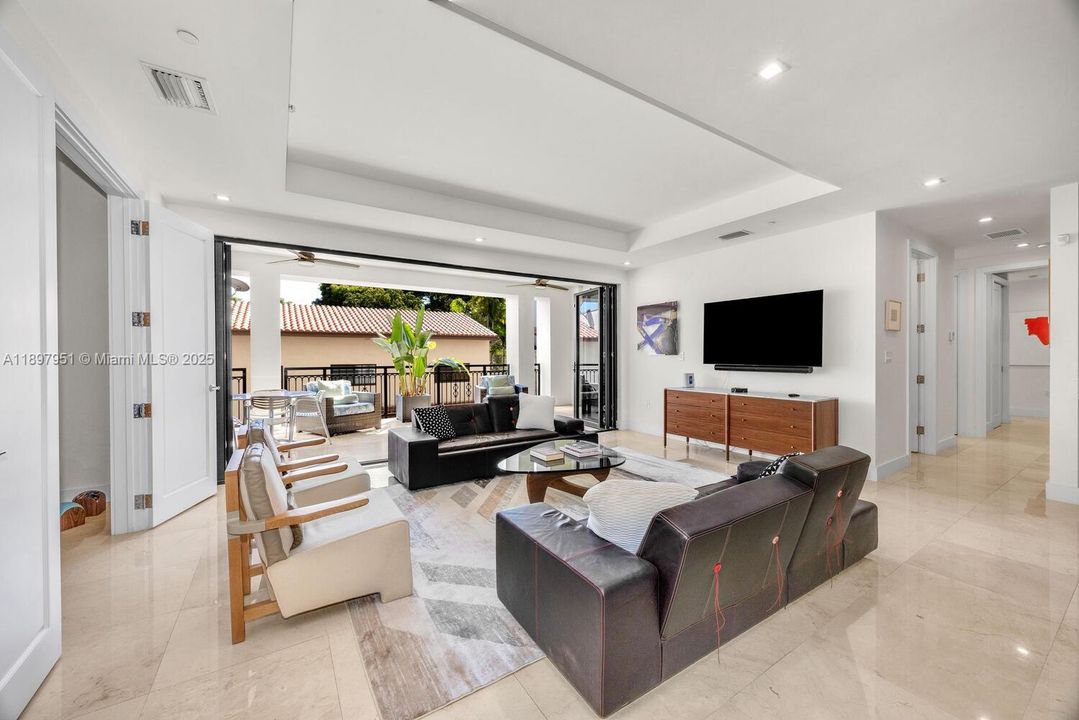 For Sale: $1,650,000 (2 beds, 2 baths, 1972 Square Feet)