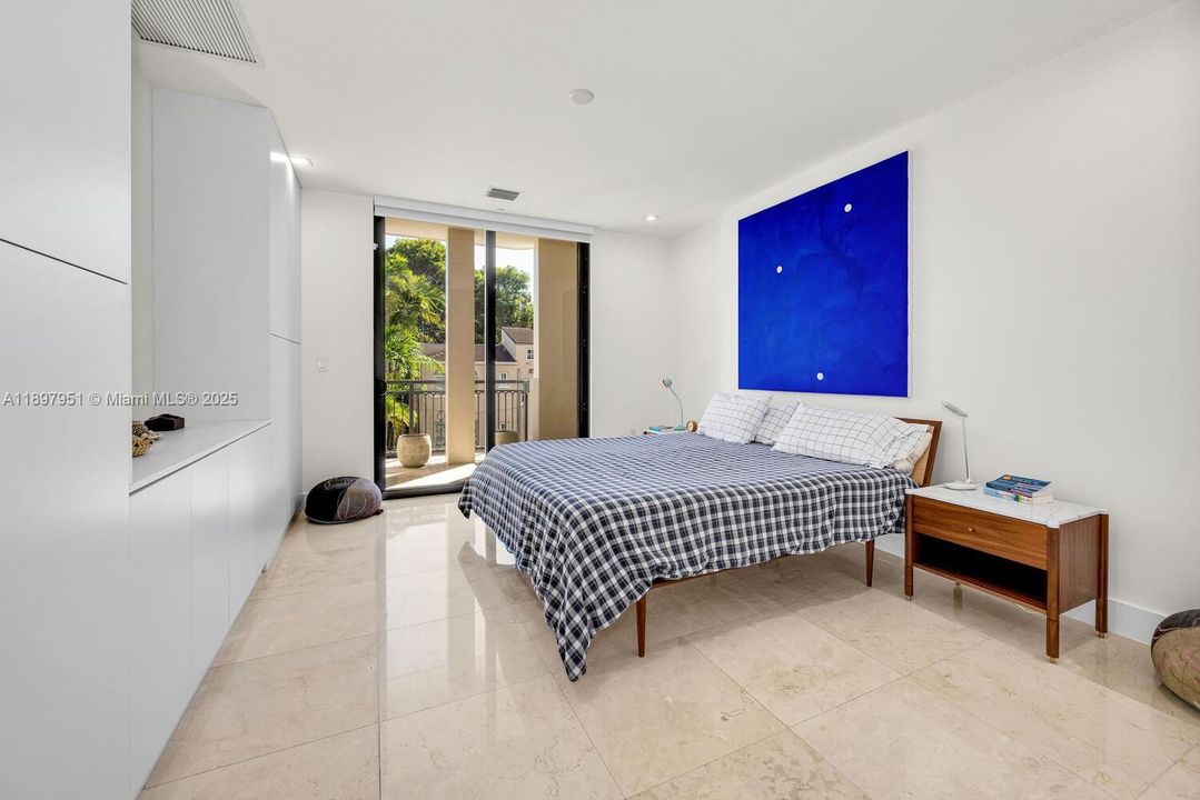 For Sale: $1,650,000 (2 beds, 2 baths, 1972 Square Feet)