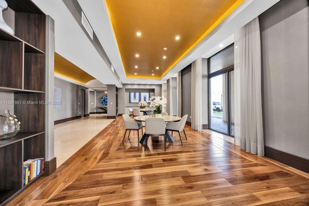 For Sale: $1,650,000 (2 beds, 2 baths, 1972 Square Feet)