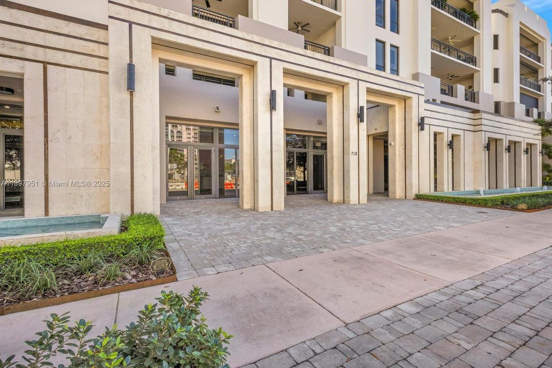 For Sale: $1,650,000 (2 beds, 2 baths, 1972 Square Feet)