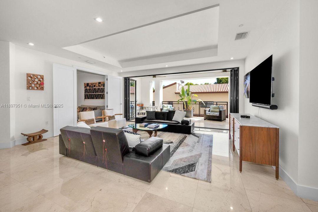 For Sale: $1,650,000 (2 beds, 2 baths, 1972 Square Feet)