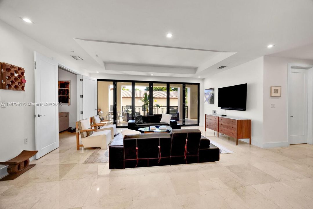 For Sale: $1,650,000 (2 beds, 2 baths, 1972 Square Feet)