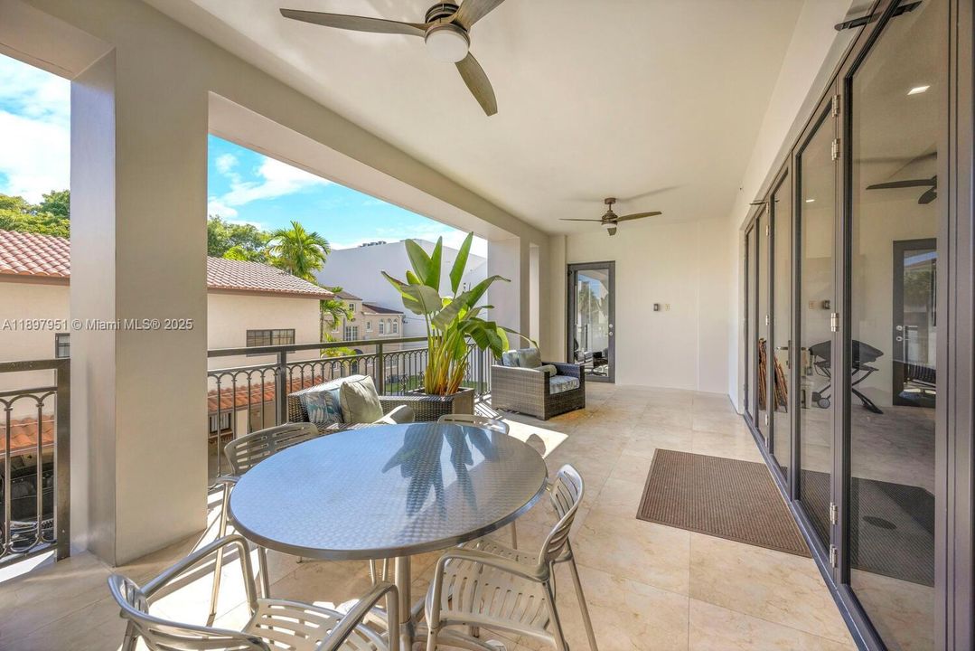 For Sale: $1,650,000 (2 beds, 2 baths, 1972 Square Feet)