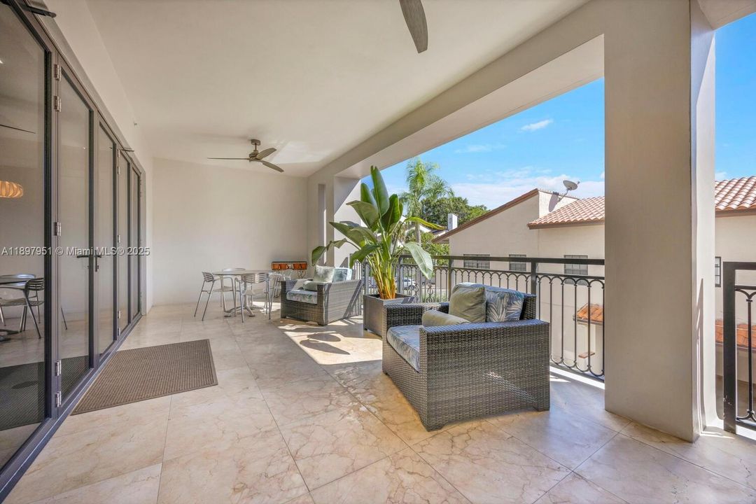 For Sale: $1,650,000 (2 beds, 2 baths, 1972 Square Feet)