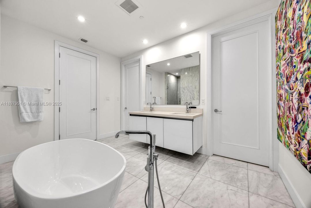 For Sale: $1,650,000 (2 beds, 2 baths, 1972 Square Feet)