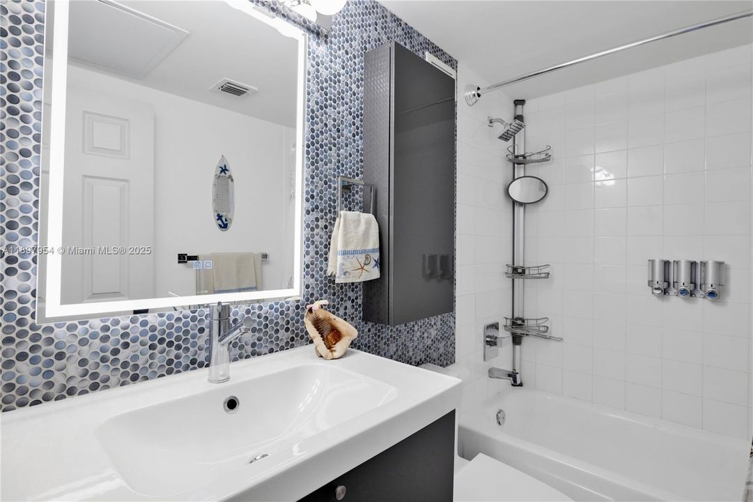 Activo con contrato: $4,500 (1 camas, 1 baños, 745 Pies cuadrados)