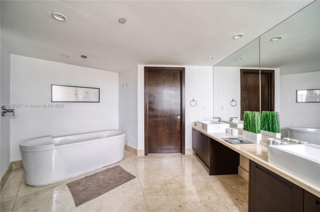 待售: $1,900,000 (4 贝兹, 4 浴室, 2914 平方英尺)