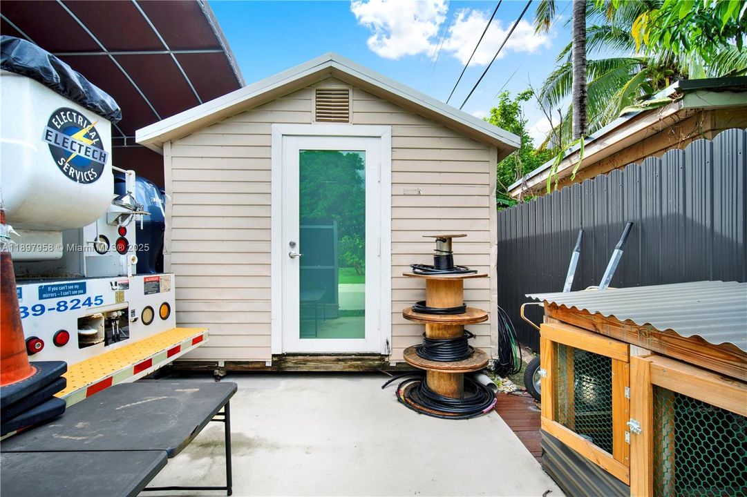 Active With Contract: $475,000 (2 beds, 1 baths, 750 Square Feet)