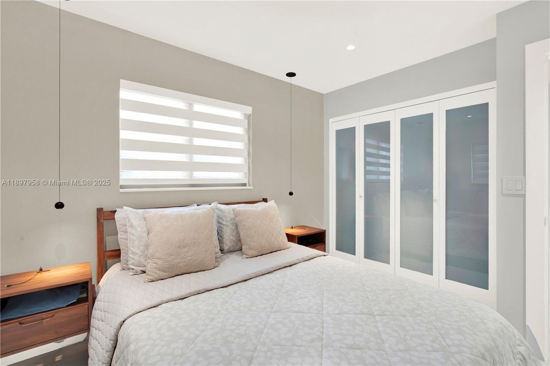 Active With Contract: $475,000 (2 beds, 1 baths, 750 Square Feet)