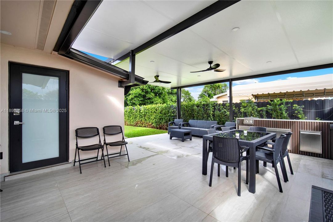 Active With Contract: $475,000 (2 beds, 1 baths, 750 Square Feet)