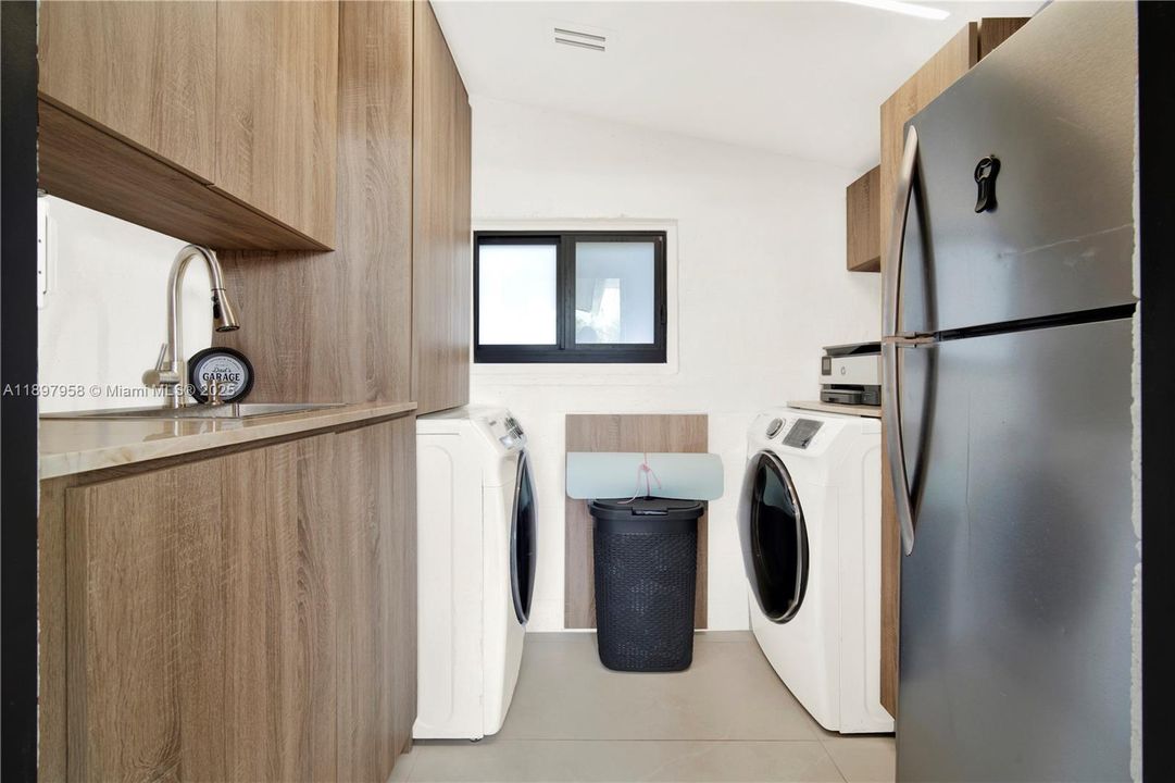 Active With Contract: $475,000 (2 beds, 1 baths, 750 Square Feet)