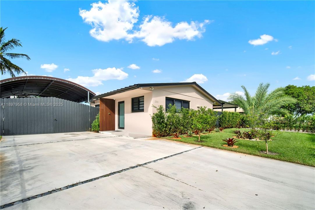 Active With Contract: $475,000 (2 beds, 1 baths, 750 Square Feet)