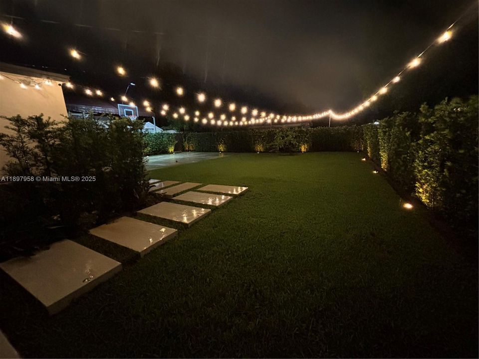 Active With Contract: $475,000 (2 beds, 1 baths, 750 Square Feet)