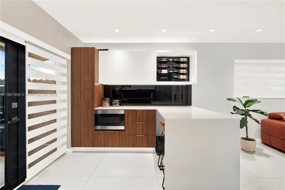 Active With Contract: $475,000 (2 beds, 1 baths, 750 Square Feet)