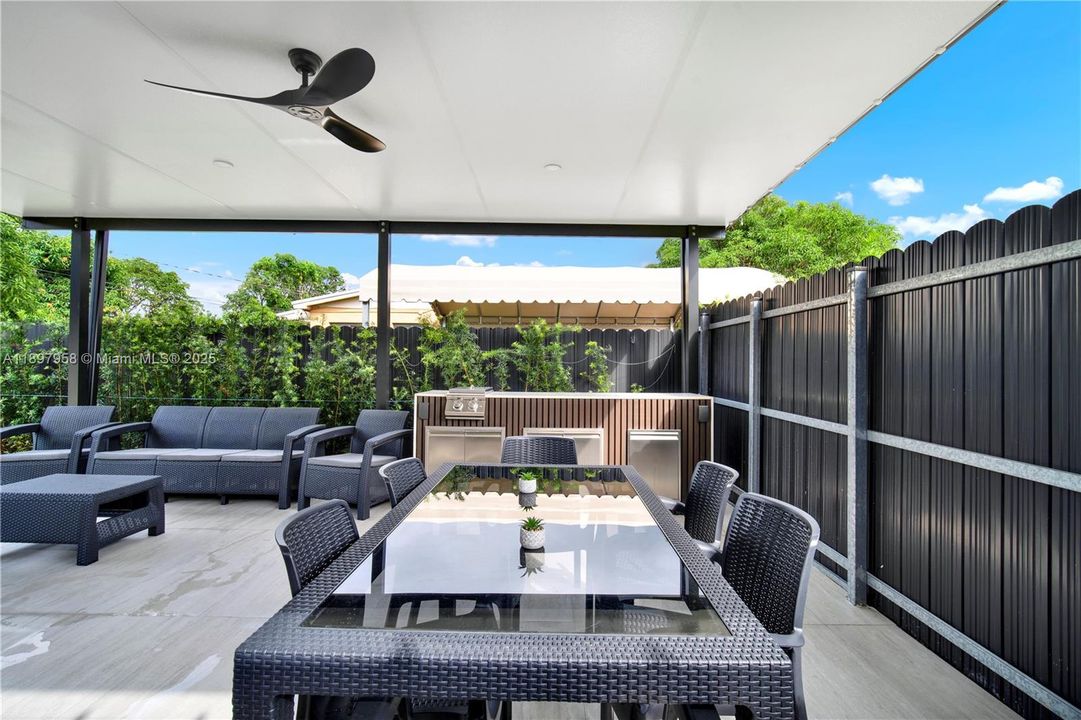 Active With Contract: $475,000 (2 beds, 1 baths, 750 Square Feet)