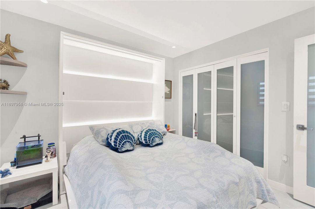 Active With Contract: $475,000 (2 beds, 1 baths, 750 Square Feet)