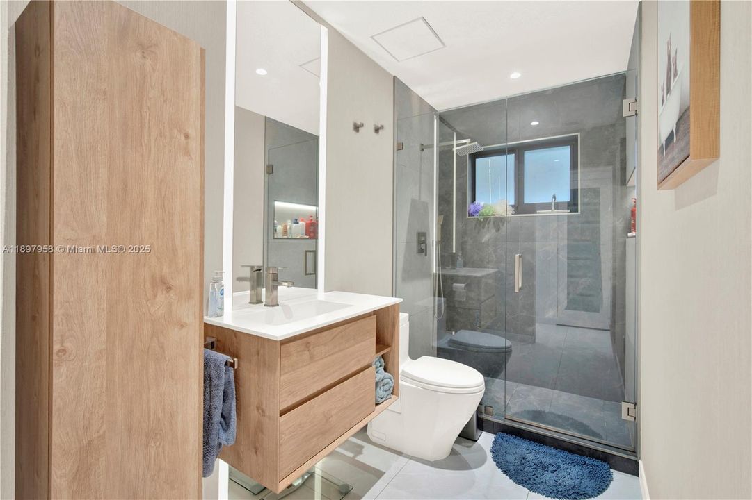 Active With Contract: $475,000 (2 beds, 1 baths, 750 Square Feet)