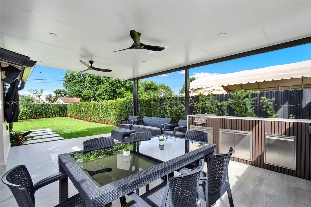 Active With Contract: $475,000 (2 beds, 1 baths, 750 Square Feet)