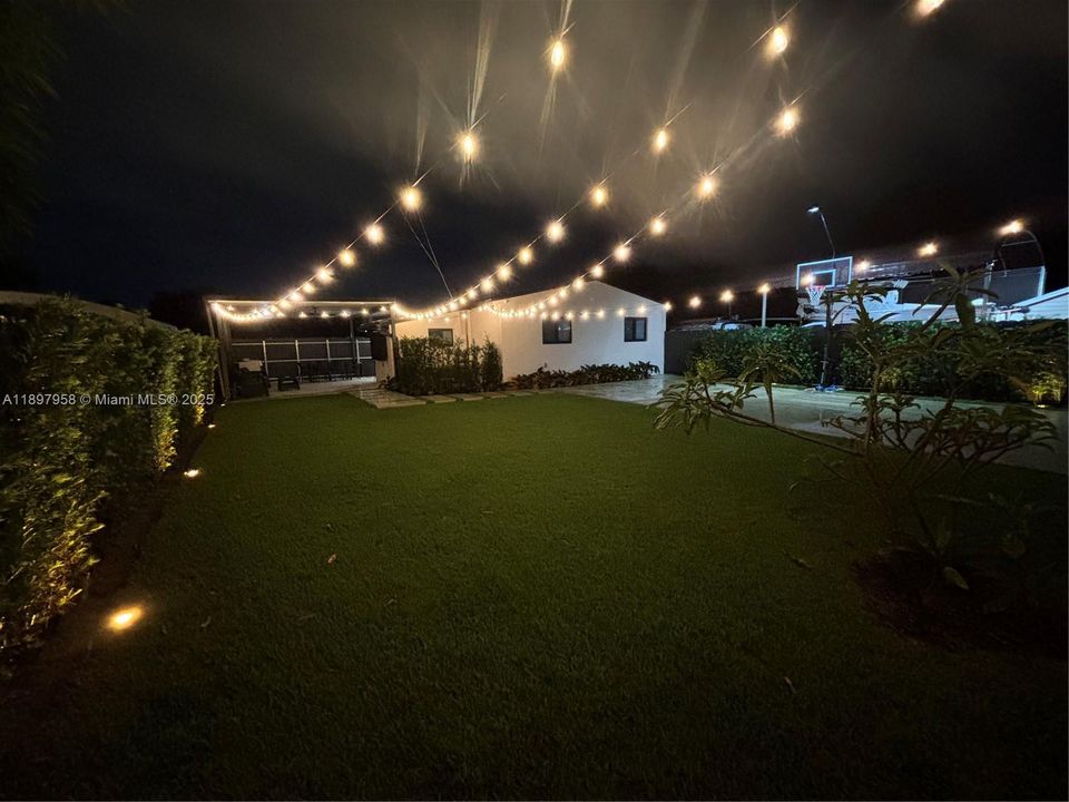 Active With Contract: $475,000 (2 beds, 1 baths, 750 Square Feet)