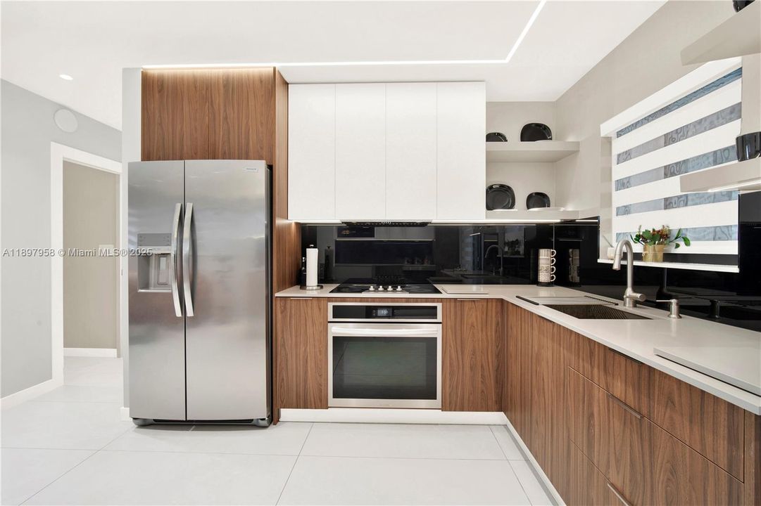 Active With Contract: $475,000 (2 beds, 1 baths, 750 Square Feet)