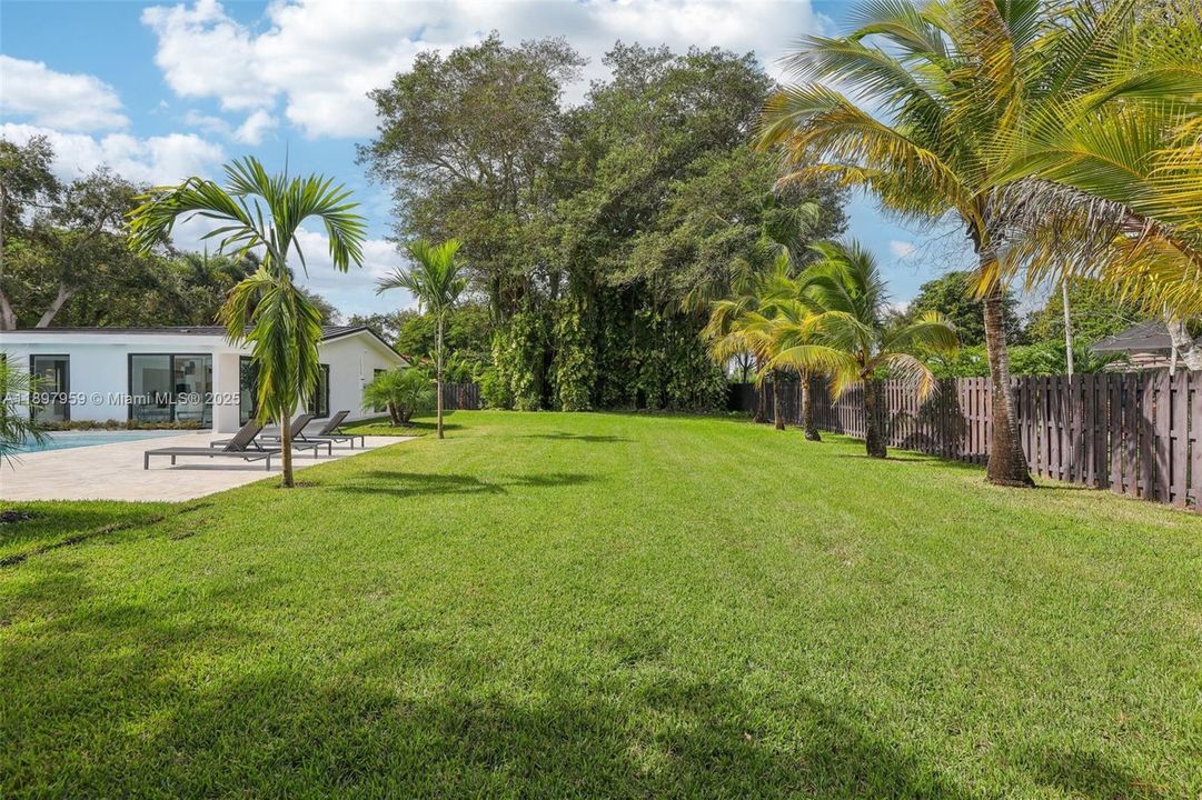 Active With Contract: $1,899,000 (4 beds, 3 baths, 2745 Square Feet)