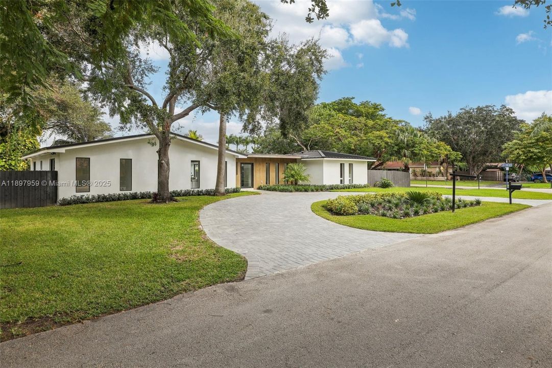 Active With Contract: $1,899,000 (4 beds, 3 baths, 2745 Square Feet)