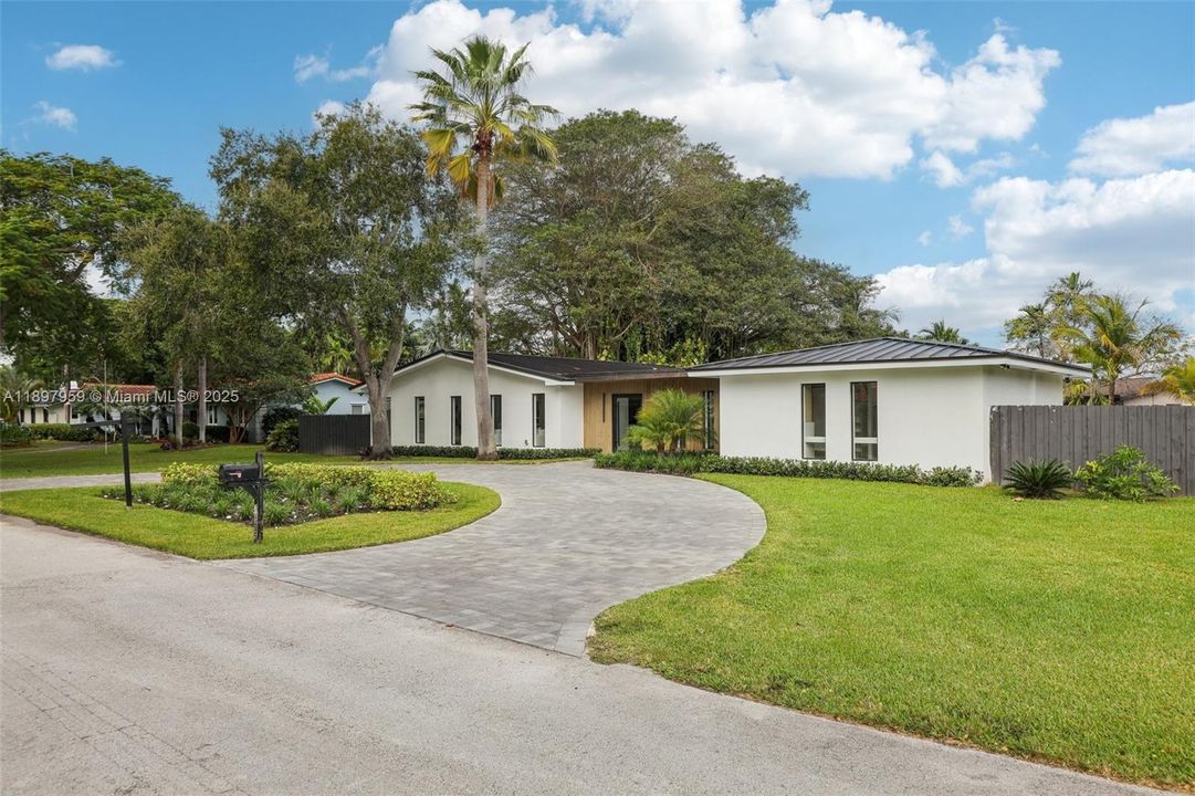 Active With Contract: $1,899,000 (4 beds, 3 baths, 2745 Square Feet)