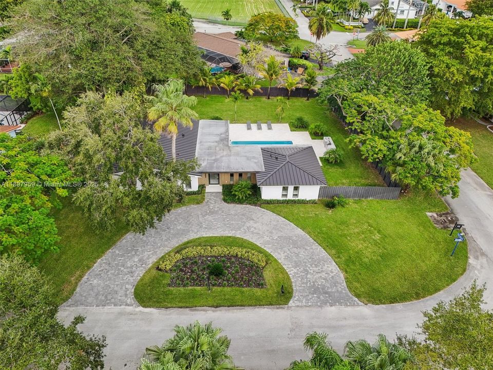 Active With Contract: $1,899,000 (4 beds, 3 baths, 2745 Square Feet)