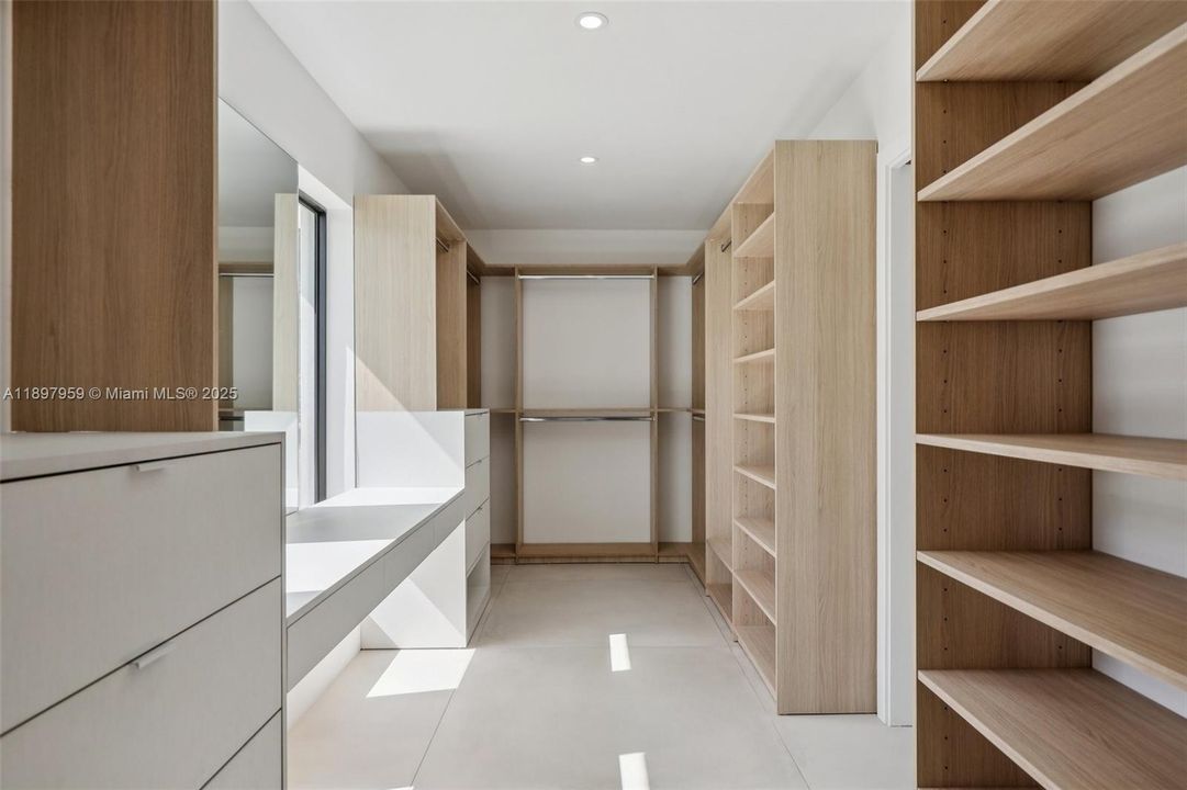 Active With Contract: $1,899,000 (4 beds, 3 baths, 2745 Square Feet)