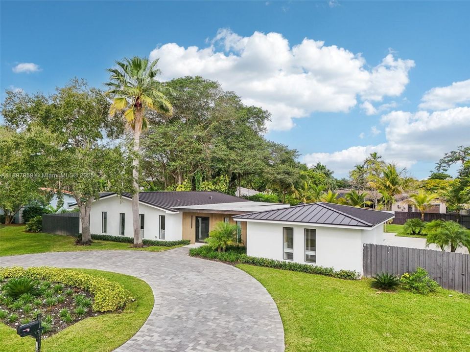 Active With Contract: $1,899,000 (4 beds, 3 baths, 2745 Square Feet)