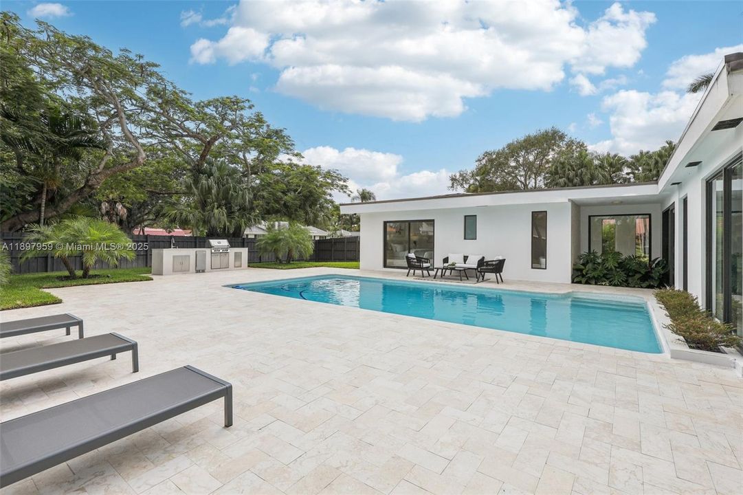 Active With Contract: $1,899,000 (4 beds, 3 baths, 2745 Square Feet)