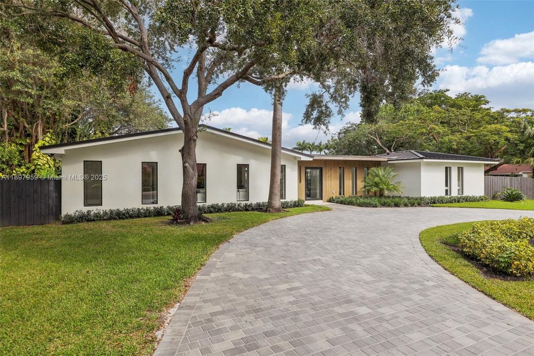 Active With Contract: $1,899,000 (4 beds, 3 baths, 2745 Square Feet)