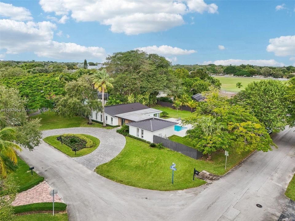 Active With Contract: $1,899,000 (4 beds, 3 baths, 2745 Square Feet)