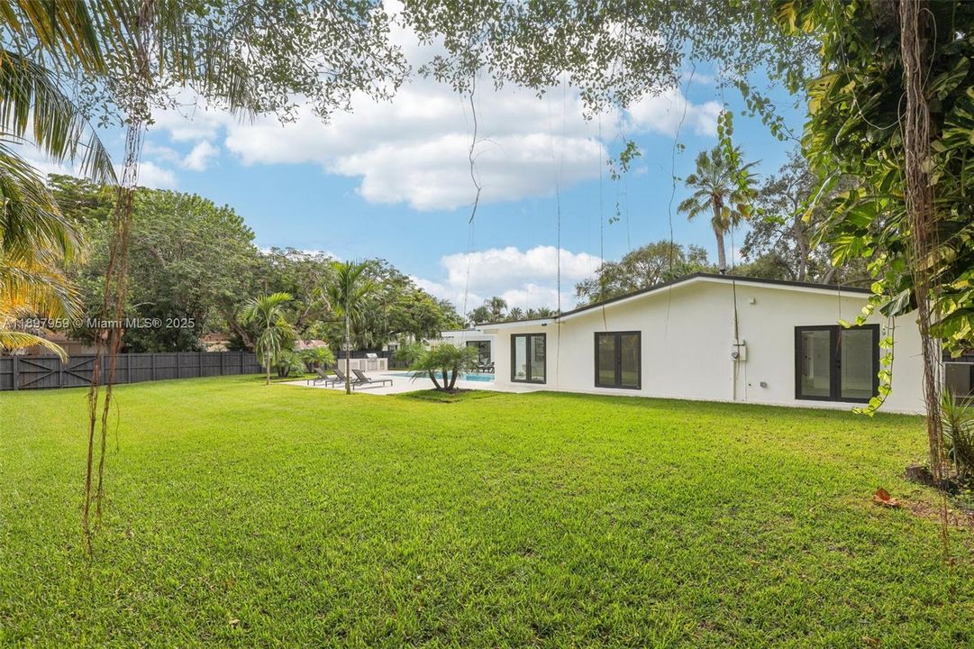 Active With Contract: $1,899,000 (4 beds, 3 baths, 2745 Square Feet)