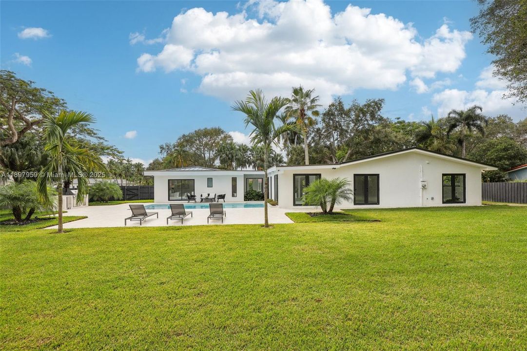 Active With Contract: $1,899,000 (4 beds, 3 baths, 2745 Square Feet)