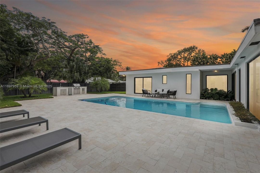 Active With Contract: $1,899,000 (4 beds, 3 baths, 2745 Square Feet)