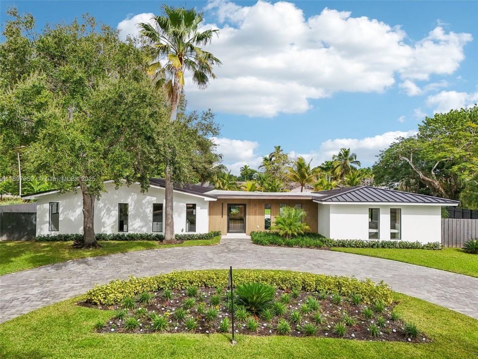 Active With Contract: $1,899,000 (4 beds, 3 baths, 2745 Square Feet)