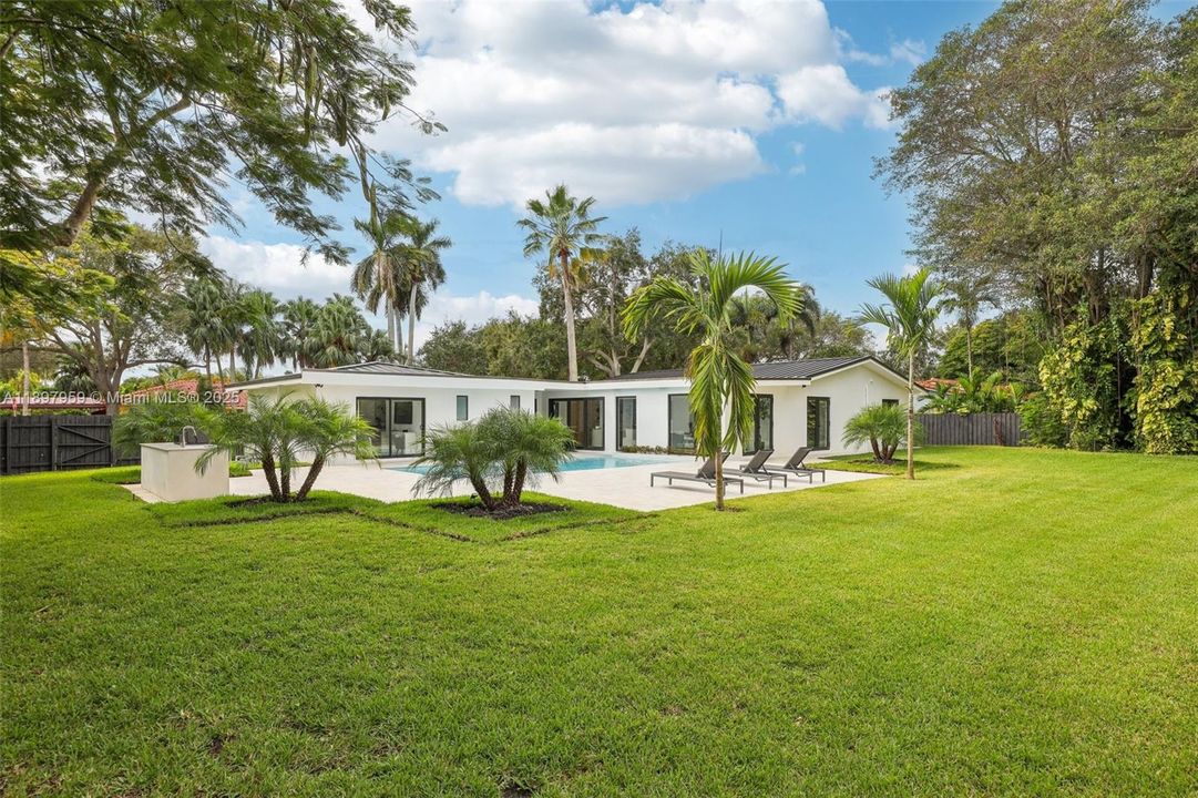 Active With Contract: $1,899,000 (4 beds, 3 baths, 2745 Square Feet)