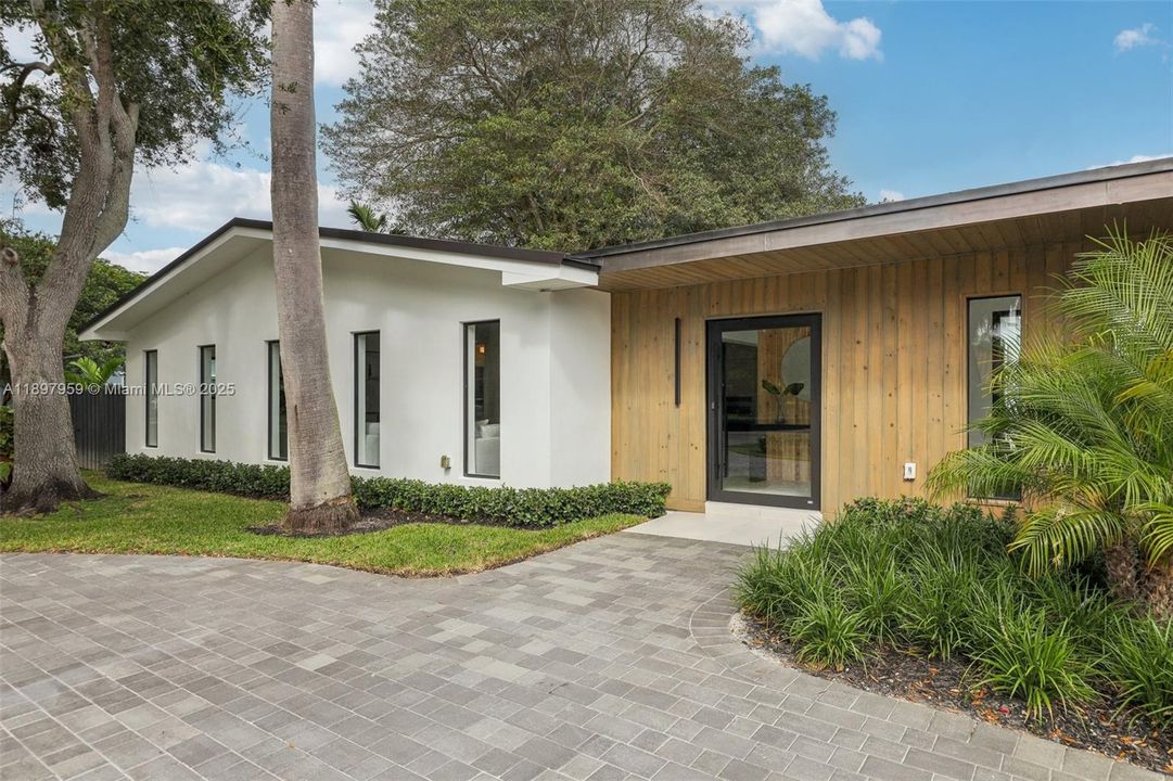 Active With Contract: $1,899,000 (4 beds, 3 baths, 2745 Square Feet)