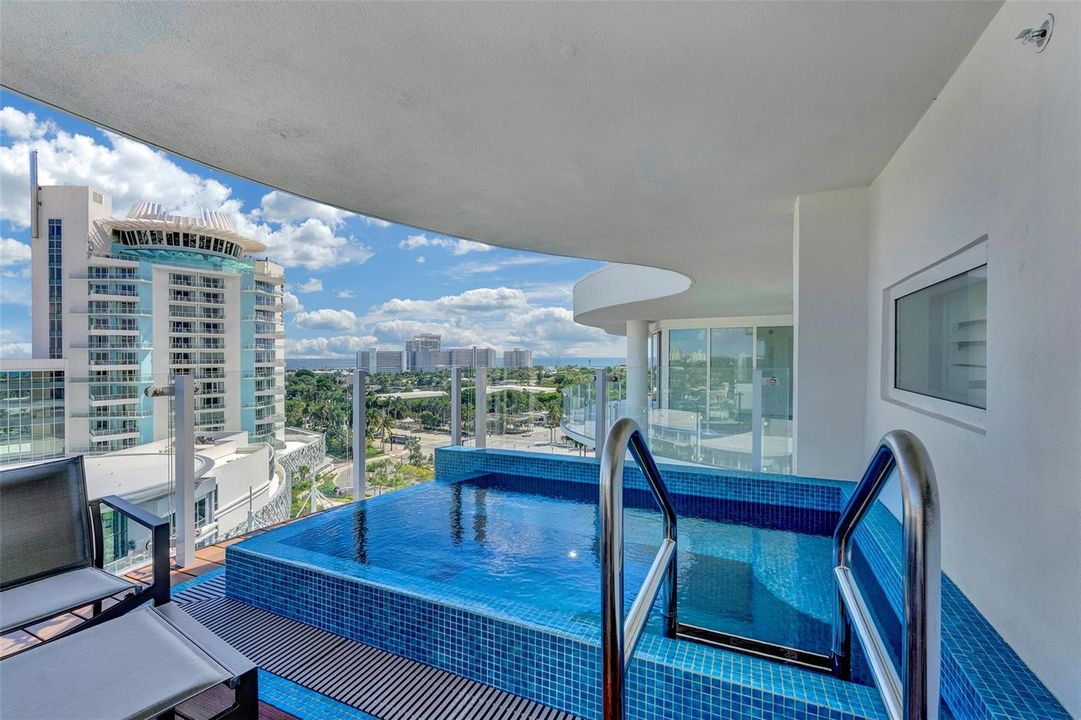 Azul Edge Plunge Pool