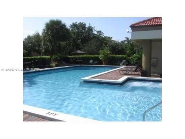 Active With Contract: $1,550 (1 beds, 1 baths, 632 Square Feet)