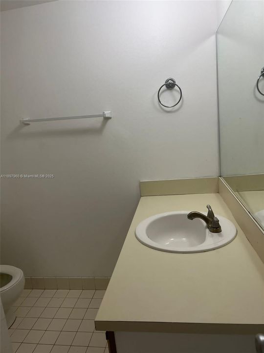 Active With Contract: $1,550 (1 beds, 1 baths, 632 Square Feet)