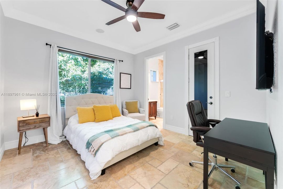 待售: $1,900,000 (6 贝兹, 6 浴室, 4213 平方英尺)