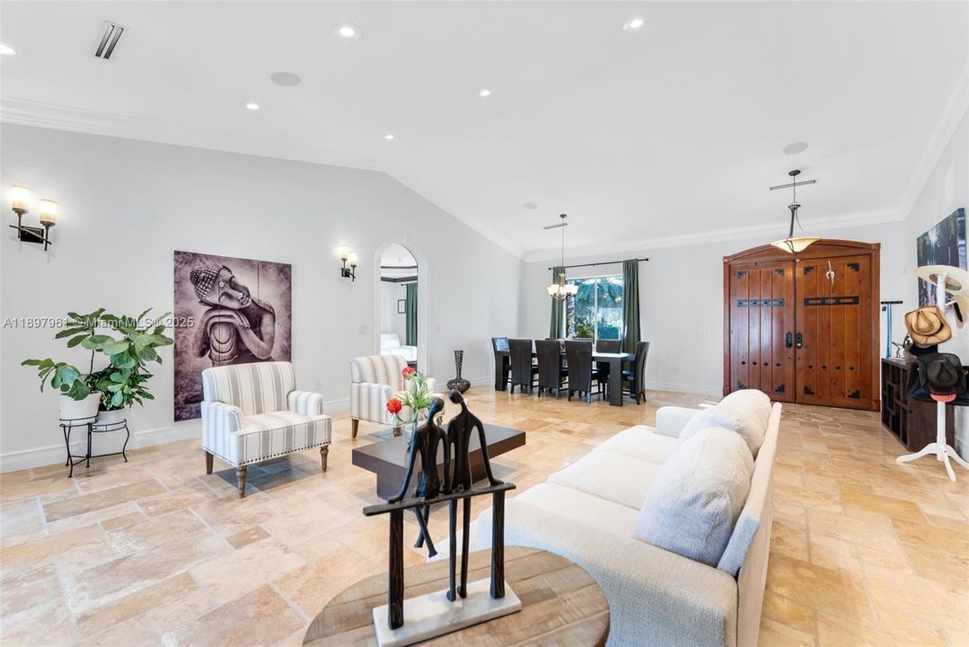 待售: $1,900,000 (6 贝兹, 6 浴室, 4213 平方英尺)