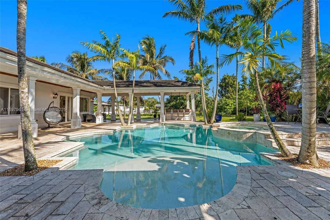 待售: $1,900,000 (6 贝兹, 6 浴室, 4213 平方英尺)