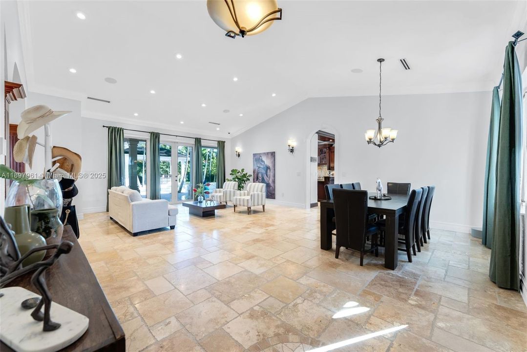 待售: $1,900,000 (6 贝兹, 6 浴室, 4213 平方英尺)