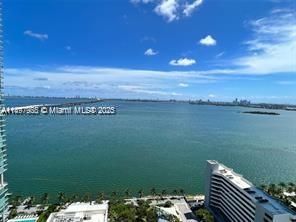 Recientemente alquilado: $5,700 (2 camas, 3 baños, 1186 Pies cuadrados)