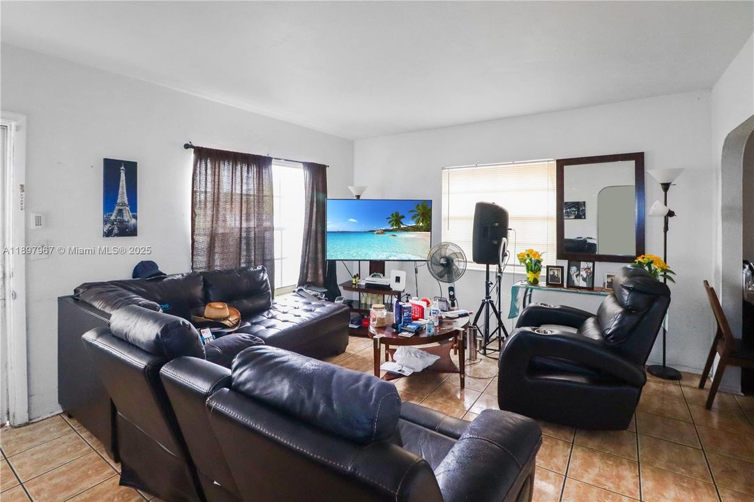 待售: $850,000 (0 贝兹, 0 浴室, 2231 平方英尺)