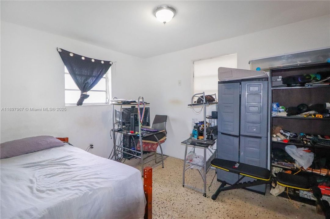 待售: $850,000 (0 贝兹, 0 浴室, 2231 平方英尺)